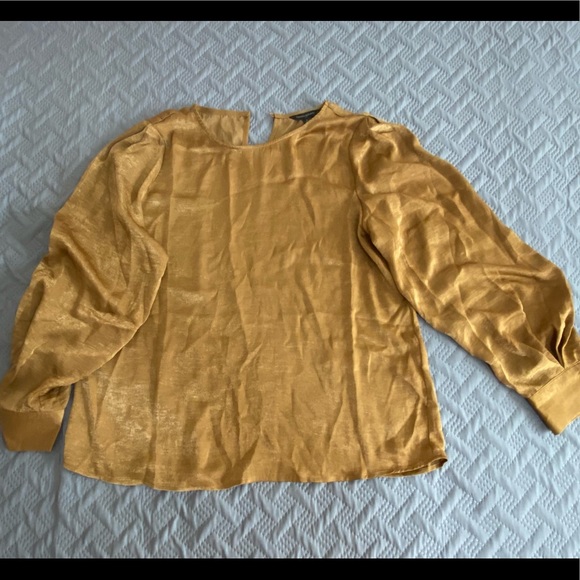 Banana republic pleated shoulder blouse - Picture 1 of 3